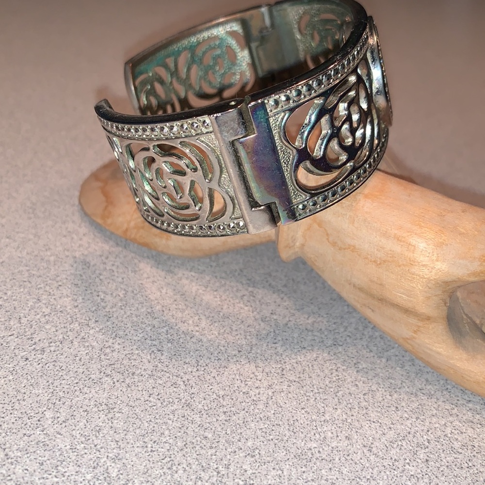 Very Comfortable Hinge Cuff Quartz Watch with Faux Stones Around Face - Picture 4 of 8